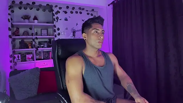 Couple muscle1 online show from 12/27/24, 08:50