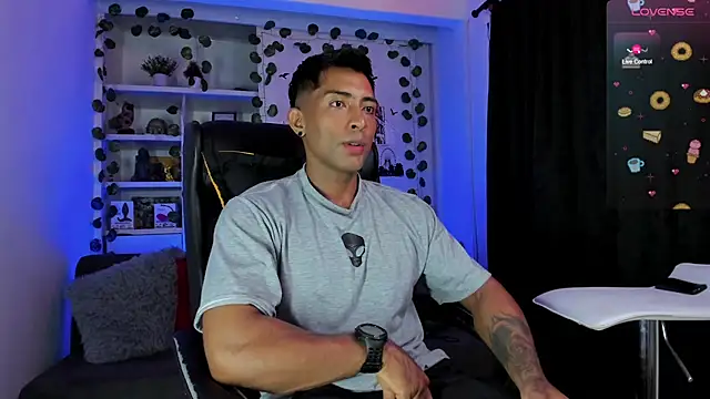 Couple muscle1 online show from 12/30/24, 11:49