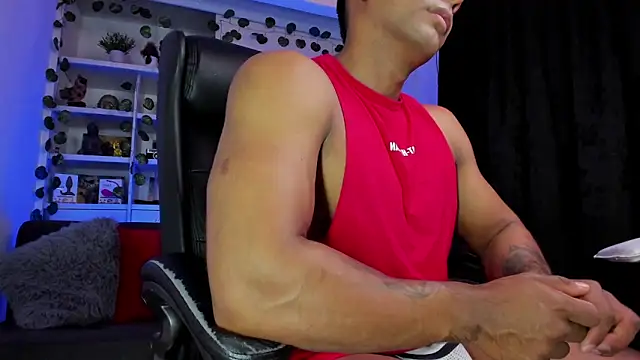 Couple muscle1 online show from 01/02/25, 11:06