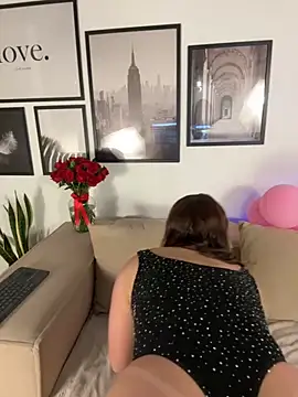 Eva Gonzalez online show from 10/12/25, 12:20