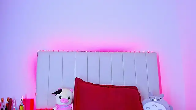 Snapshot of caro_lyne_ chatting on 06/05/26, 05:29 caro lyne online show from 06/05/26, 05:29