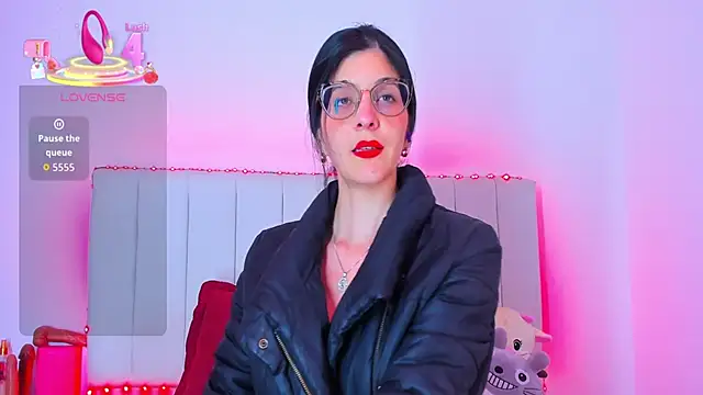 Snapshot of caro_lyne_ chatting on 06/12/26, 07:24 caro lyne online show from 06/12/26, 07:24