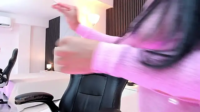 Madiee Rhea online show from 02/02/26, 07:34