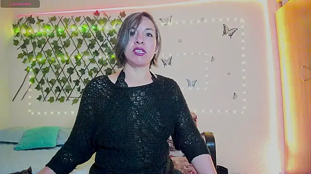 Lady breaks hearts online show from 09/22/25, 10:28