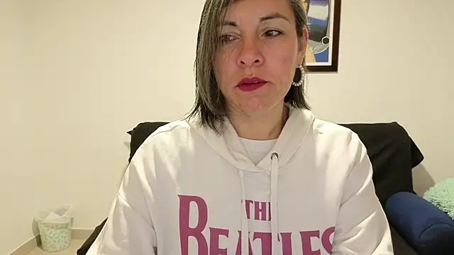 Snapshot of Lady_breaks_hearts chatting on 01/17/26, 10:20 Lady breaks hearts online show from 01/17/26, 10:20