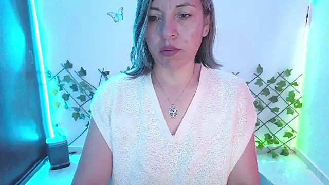 Snapshot of Lady_breaks_hearts chatting on 02/13/26, 01:18 Lady breaks hearts online show from 02/13/26, 01:18