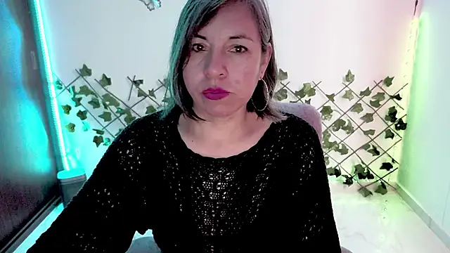 Snapshot of Lady_breaks_hearts chatting on 02/19/26, 12:34 Lady breaks hearts online show from 02/19/26, 12:34