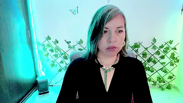 Snapshot of Lady_breaks_hearts chatting on 02/24/26, 12:58 Lady breaks hearts online show from 02/24/26, 12:58