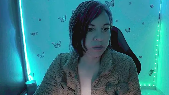 Snapshot of Lady_breaks_hearts chatting on 03/01/26, 10:39 Lady breaks hearts online show from 03/01/26, 10:39