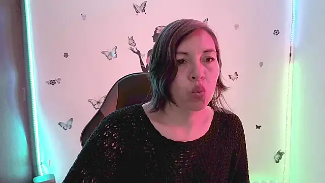 Snapshot of Lady_breaks_hearts chatting on 03/03/26, 12:33 Lady breaks hearts online show from 03/03/26, 12:33