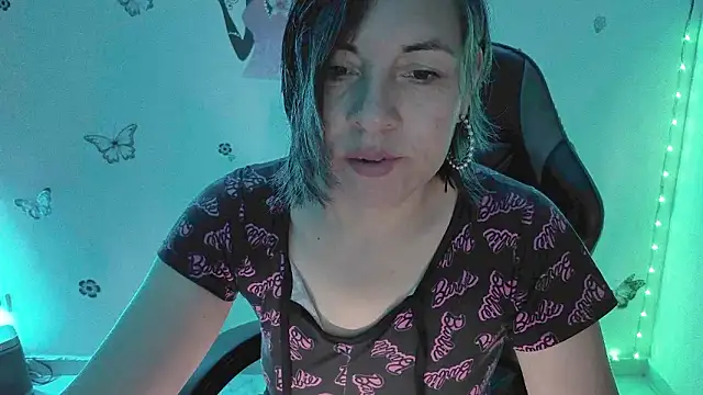 Lady breaks hearts online show from 03/15/26, 10:21