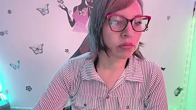 Lady breaks hearts online show from 03/26/26, 12:44