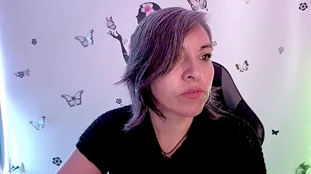 Lady breaks hearts online show from 04/16/26, 01:12