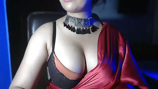 Snapshot of urvashihott chatting on 09/30/25, 04:56 urvashihott online show from 09/30/25, 04:56