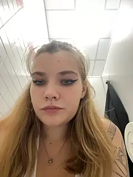 Snapshot of Holy_Tereza chatting on 09/20/25, 03:35 Holy Tereza online show from 09/20/25, 03:35