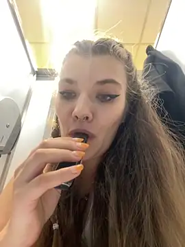 Snapshot of Holy_Tereza chatting on 10/24/25, 03:41 Holy Tereza online show from 10/24/25, 03:41