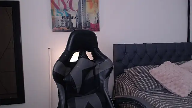 Snapshot of miawilson_1 chatting on 09/14/25, 04:11 miawilson 1 online show from 09/14/25, 04:11