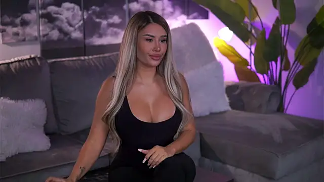 EvaZane online show from 11/04/25, 08:19