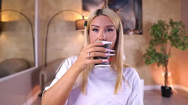 EvaZane online show from 03/13/26, 08:48