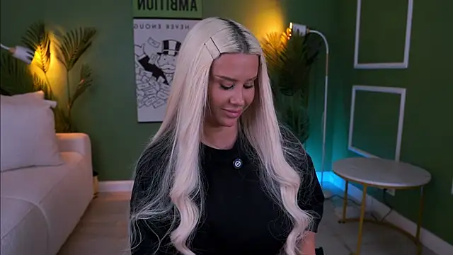 EvaZane online show from 04/15/26, 10:21