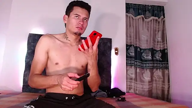 Snapshot of brandon_a_collin chatting on 12/26/24, 08:28 brandon a collin online show from 12/26/24, 08:28