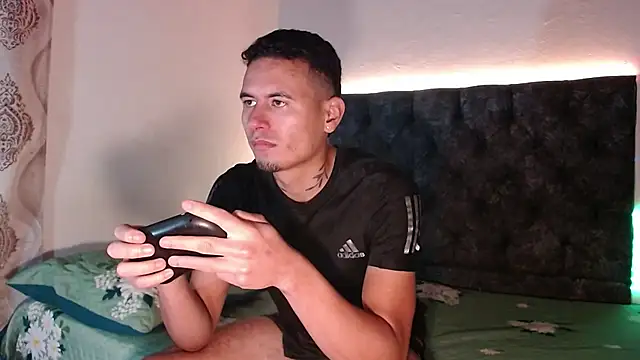 Snapshot of brandon_a_collin chatting on 02/16/25, 11:38 brandon a collin online show from 02/16/25, 11:38