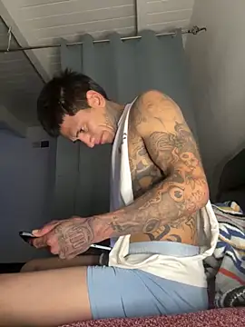 Snapshot of Papinine6 chatting on 10/31/25, 09:54 Papinine6 online show from 10/31/25, 09:54