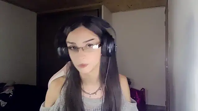 Snapshot of Dollbehavior_ chatting on 04/07/26, 05:52 Dollbehavior online show from 04/07/26, 05:52