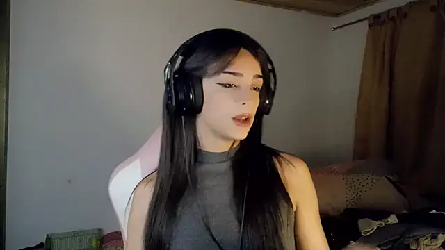 Snapshot of Dollbehavior_ chatting on 04/17/26, 05:32 Dollbehavior online show from 04/17/26, 05:32