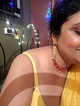 Snapshot of Maaya66 chatting on 02/13/25, 10:11 Maaya66 online show from 02/13/25, 10:11