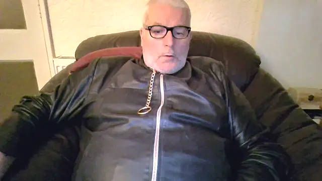 Snapshot of Leatherman63 chatting on 10/23/25, 05:55 Leatherman63 online show from 10/23/25, 05:55