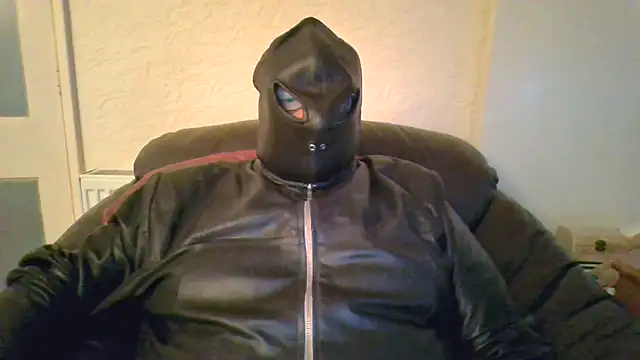 Snapshot of Leatherman63 chatting on 12/20/25, 08:32 Leatherman63 online show from 12/20/25, 08:32
