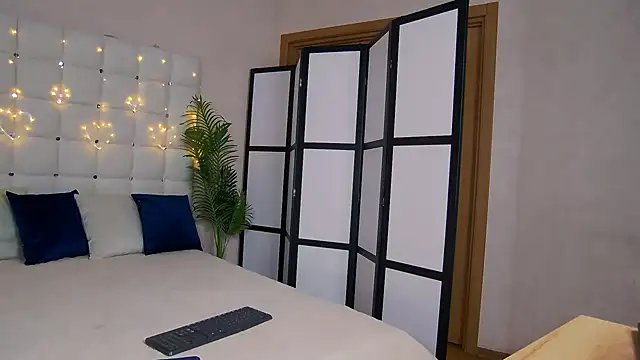 NicoleRosss online show from 02/03/25, 10:03