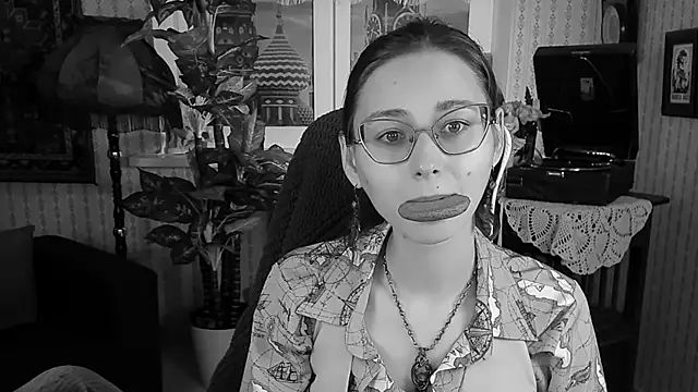 Snapshot of Orianna_Fox chatting on 12/28/24, 05:46 Orianna Fox online show from 12/28/24, 05:46