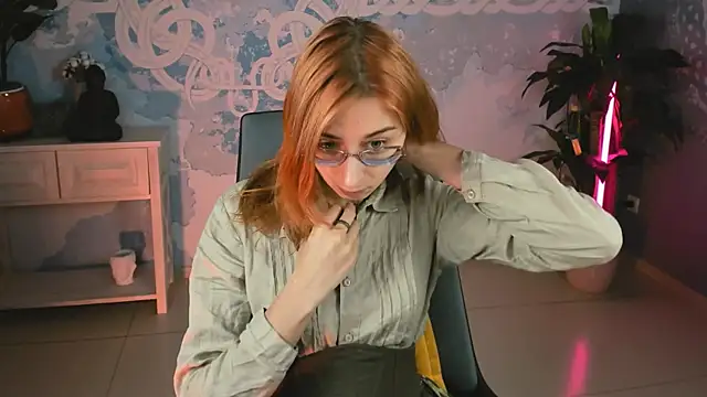 Snapshot of Orianna_Fox chatting on 03/20/25, 10:10 Orianna Fox online show from 03/20/25, 10:10