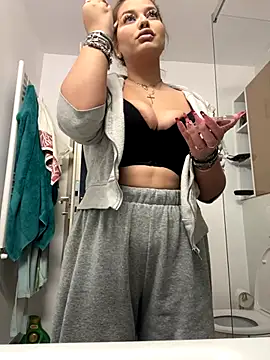 Snapshot of AllysonK chatting on 12/15/25, 11:14 AllysonK online show from 12/15/25, 11:14