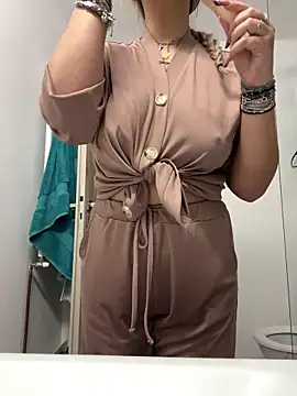 Snapshot of AllysonK chatting on 12/23/25, 11:08 AllysonK online show from 12/23/25, 11:08