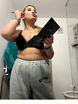 Snapshot of AllysonK chatting on 01/08/26, 11:56 AllysonK online show from 01/08/26, 11:56