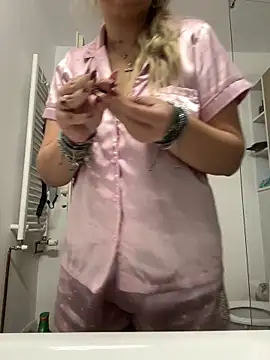 Snapshot of AllysonK chatting on 02/02/26, 11:09 AllysonK online show from 02/02/26, 11:09