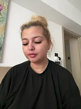 Snapshot of AllysonK chatting on 06/14/26, 03:47 AllysonK online show from 06/14/26, 03:47