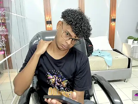 boylittle19cm online show from 09/10/25, 12:05