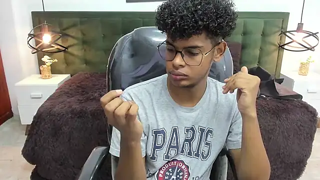 boylittle19cm online show from 09/28/25, 11:59