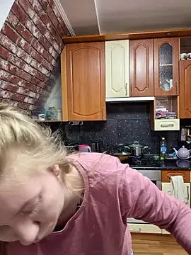 D0nna  online show from 04/11/26, 07:40