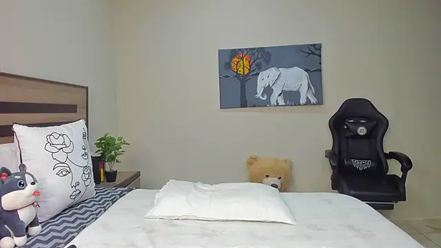 Renee-18 online show from 04/14/26, 10:49