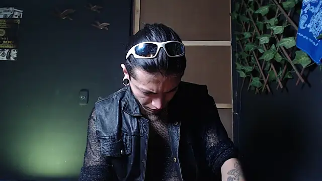 Dicaprioo  online show from 11/05/25, 02:55