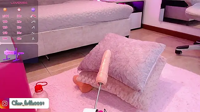 Charlotte Jones   online show from 02/06/25, 02:26