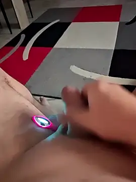 Szeltolo001 online show from 12/23/25, 04:54