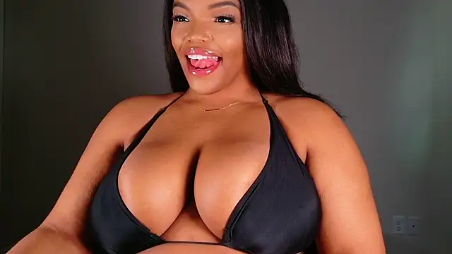 Snapshot of maybabi chatting on 02/15/25, 02:33 maybabi online show from 02/15/25, 02:33