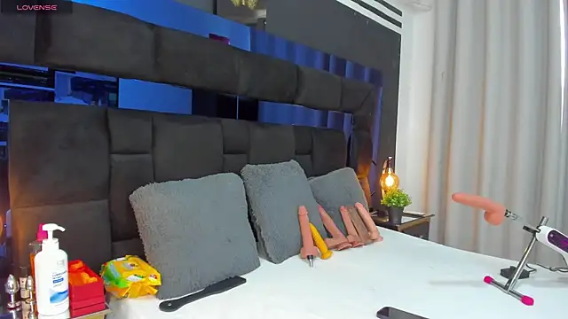 Snapshot of CahitlinBell chatting on 12/11/24, 09:01 CahitlinBell online show from 12/11/24, 09:01