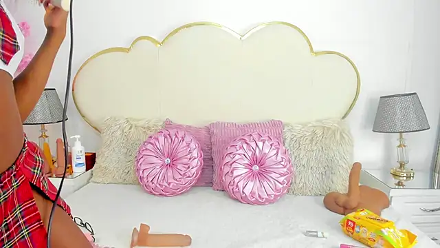 Snapshot of CahitlinBell chatting on 09/30/25, 06:07 CahitlinBell online show from 09/30/25, 06:07